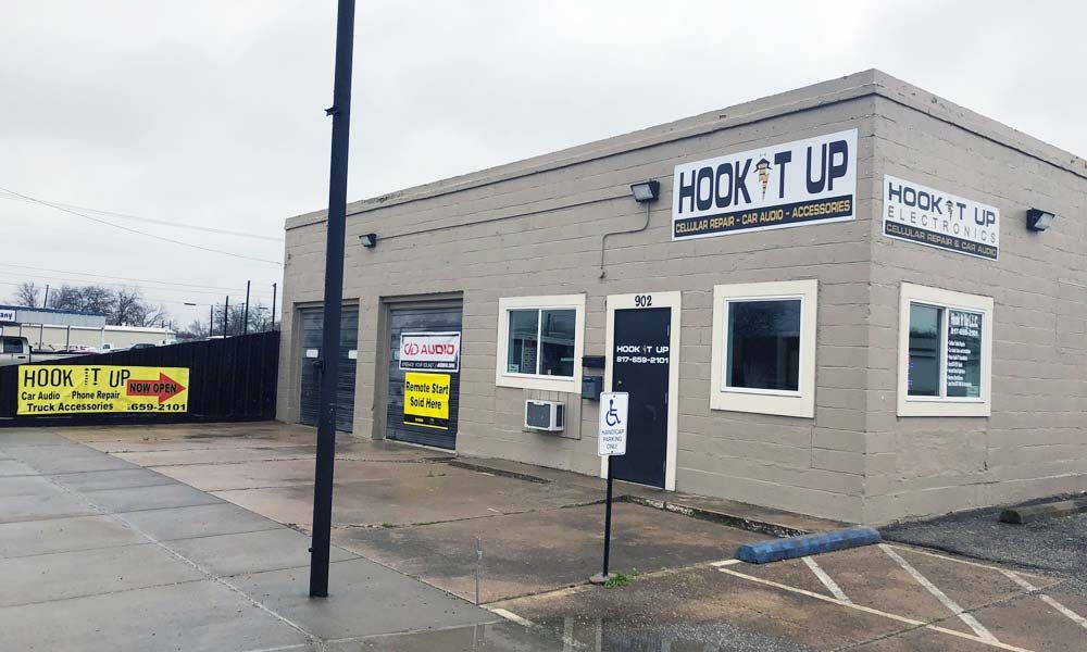 Hook it up store front photo